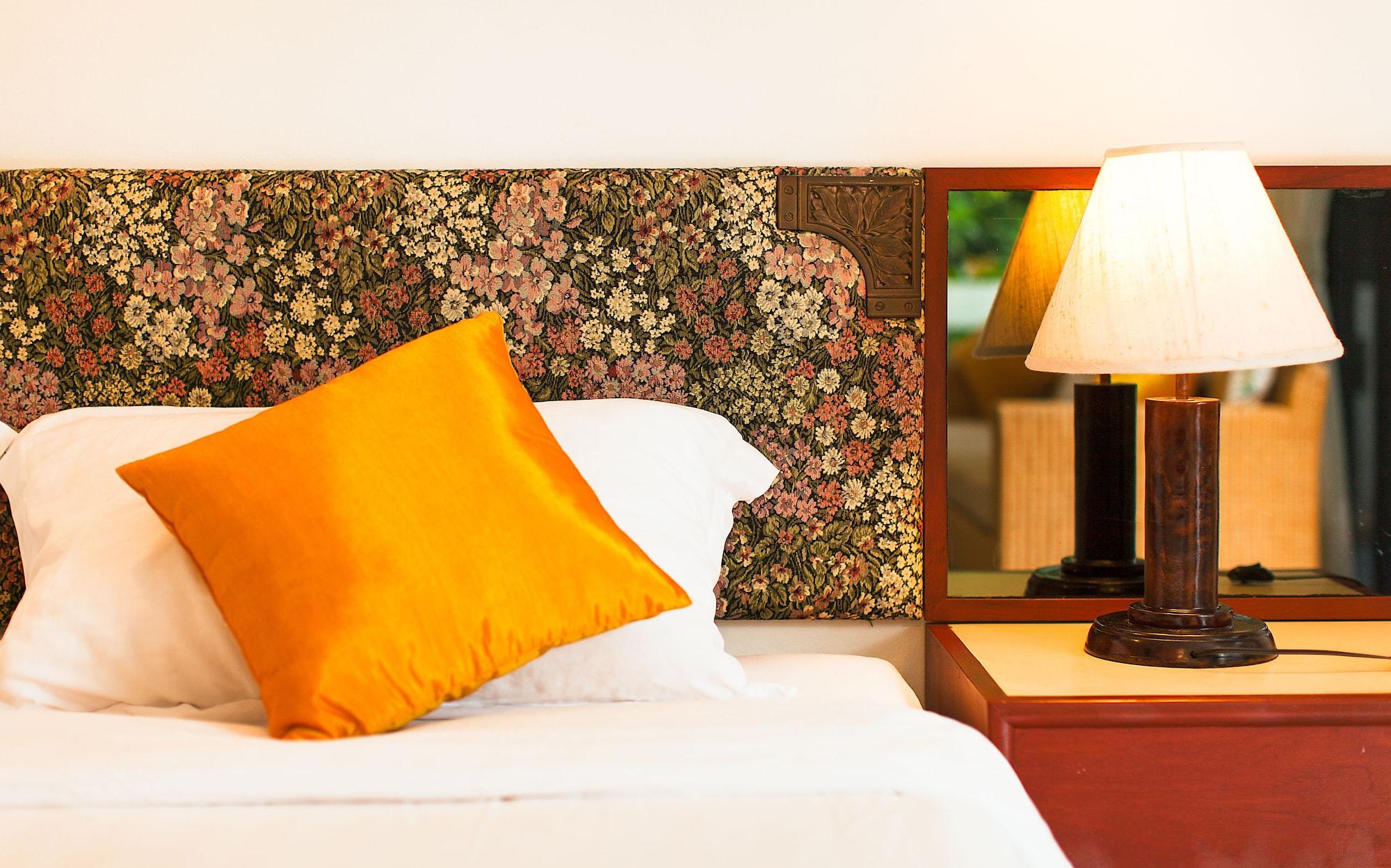 הואה הין Nern Chalet Beachfront Hotel מראה חיצוני תמונה