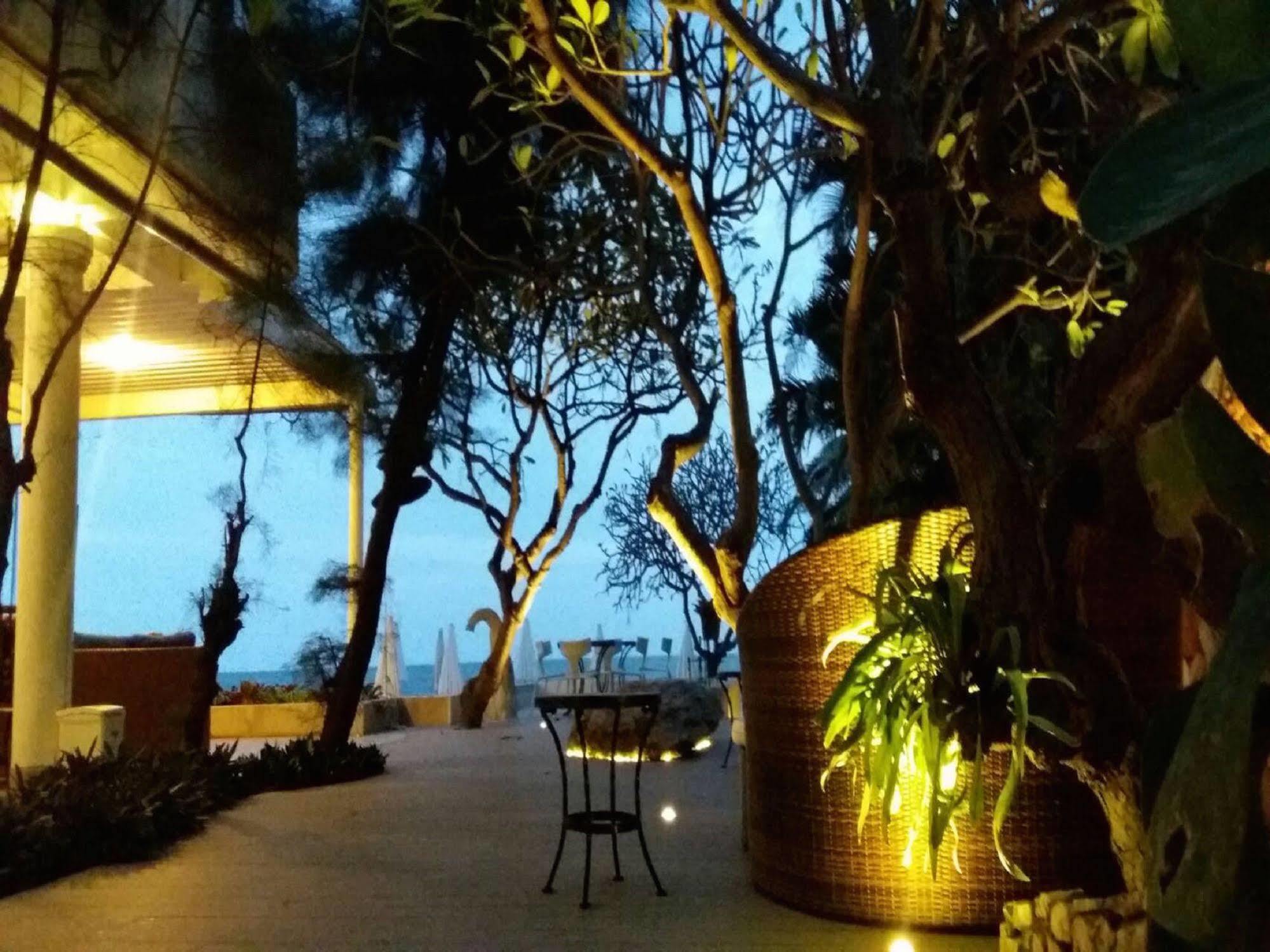 הואה הין Nern Chalet Beachfront Hotel מראה חיצוני תמונה